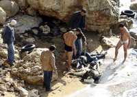 Cuerpos de inmigrantes indocumentados cerca del puerto de Aegean, en la ciudad turca de Ismirna, donde se encontraron 51 muertos, incluidas dos mujeres