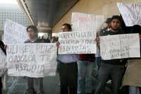 Integrantes de la APPO protestaron en el patio de la Cámara de Diputados para exigir la implementación de juicio político contra Ulises Ruiz
