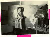 Alice Rahon, cuando pintaba Madame Dimanche, en 1960, en una publicación de la Galería Óscar Román