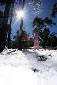 Dos muertos y ca&iacute;da de torres de CFE, saldos del frente fr&iacute;o