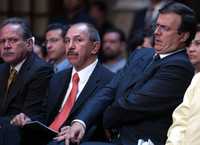 El subsecretario de Asuntos Metropolitanos, Héctor Hernández Llamas; el titular de la Setravi, Armando Quintero, y el jefe de Gobierno, Marcelo Ebrard, durante la presentación de la encuesta Origen-Destino 2007