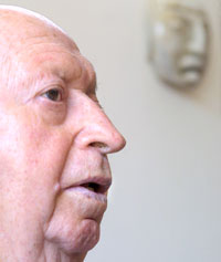 Muri&oacute; Volodia Teitelboim