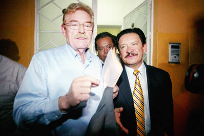 Acuerdan dar vuelta a la p&aacute;gina