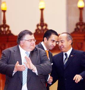 Calder&oacute;n anuncia plan econ&oacute;mico para paliar efecto de la crisis en EU