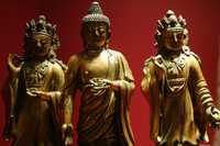 Ejemplos de las obras que pueden admirarse en la exposición Buda Guanyin. Tesoros de la compasión, que permanecerá abierta hasta el 25 de mayo en el Museo Nacional de Historia, en el Castillo de Chapultepec