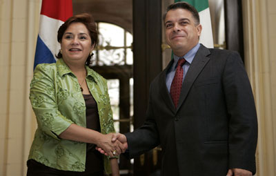 Ra&uacute;l Castro invita a Cuba a Felipe Calder&oacute;n