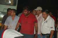 La policía ministerial detuvo a siete personas acusadas de robar urnas en el comité estatal del Partido de la Revolución Democrática en Tamaulipas. Los detenidos –a quienes se vincula con Emilio Fernández, candidato presuntamente apoyado por el gobernador priísta Eugenio Hernández Flores– fueron perseguidos, golpeados y sometidos por perredistas