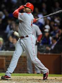 Ken Griffey Jr., de los Rojos de Cincinnati, pegó un jonrón de dos carreras en la tercera entrada del juego contra los Cachorros de Chicago