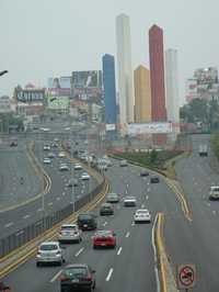 Autoridades del estado de México informaron que la empresa que edificará el Viaducto Elevado Bicentenario estaría dispuesta a construir un tramo subterráneo para no afectar las Torres de Satélite