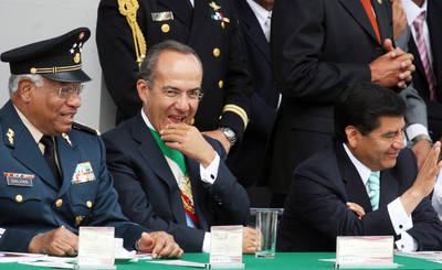 Convoca Calder&oacute;n a combatir el crimen que destruye el tejido social