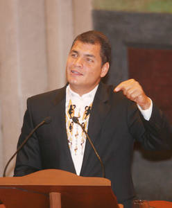 Felipe Calder&oacute;n intercedi&oacute; por firma de Slim, confirma Correa