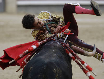 Tres cornadas y tres orejas a Jos&eacute; Tom&aacute;s