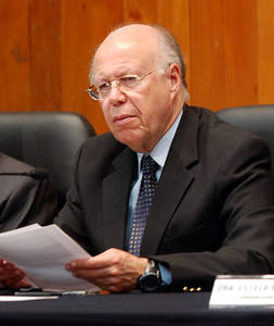 S&iacute; a la reforma petrolera, pero sin dividir al pa&iacute;s: Narro