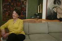 La investigadora Teresa del Conde durante su entrevista con La Jornada