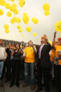 Dirigentes y diputados del PRD-DF dieron ayer el banderazo de salida a las brigadas de apoyo a la consulta  energética