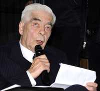 Poco antes de escuchar el fallo de un tribunal en Córdoba, Argentina, el general Luciano Benjamín Menéndez defendió la represión de la pasada dictadura. El militar, juzgado por crímenes de lesa humanidad, fue sentenciado a cadena perpetua que deberá cumplir en una cárcel común