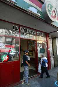 Entrada de la sucursal de Luz y Fuerza del Centro en Santa María la Ribera
