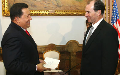 Ch&aacute;vez: "&iexcl;ac&aacute; hay un pueblo digno, yanquis de mierda!"