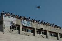 Unos 300 Internos del penal de La Mesa, ubicado en Tijuana, se apoderaron del techo del inmueble, desde donde exigieron "justicia". En tanto un helicóptero de Seguridad Pública de Baja California participó en el operativo para intentar controlar la revuelta en ese centro penitenciario