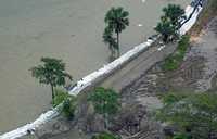 El frente frío y una onda tropical han inundado la zona conurbada y áreas de cultivo cercanas a la capital de Tabasco