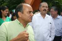 El candidato del PRI a la presidencia municipal de Acapulco, Manuel Añorve Baños, acompañado por los senadores Manlio Fabio Beltrones y Melquiades Morales, el día de la votación