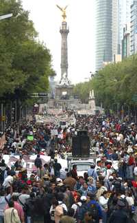 Marcha de maestros del Ángel de la Independencia a las oficinas de la SEP