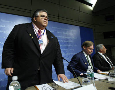 Seguir&aacute; al alza la cifra de pobres: BM