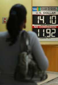 Escena frente a una casa de cambio en el aeropuerto capitalino, el viernes pasado
