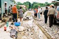 Una familia de Álamos, Sonora, se vio obligada a dormir en la calle, pues su casa quedó destruida por una avalancha de lodo, debido a las lluvias ocasionadas por el huracán Norbert
