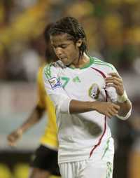 Por su mala actuación ante Jamaica es probable que Giovani dos Santos no juegue ante los canadienses