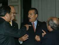 Señalamientos a Manlio Fabio Beltrones por parte de los perredistas Carlos Navarrete, Graco Ramírez y Pablo Gómez, ayer en la sede senatorial de Xicoténcatl