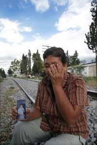 Modesta Hernández se aferra a la esperanza de volver a saber de su hijo Efrén, quien se fue de Honduras hace tres años