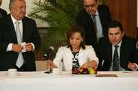 Rafael Ochoa Guzmán, Josefina Vázquez Mota y Fernando González Sánchez en la reunión con el SNTE