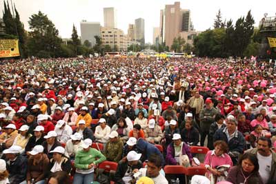 Se concentran defensoras del petr&oacute;leo