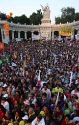 La econom&iacute;a popular, eje en la nueva fase de lucha: AMLO