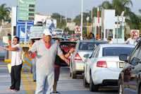 Maestros tomaron cinco casetas de peaje en Morelos (en la imagen la de Alpuyeca), donde pidieron cooperación económica a los automovilistas y les permitieron pasar sin hacer el pago oficial