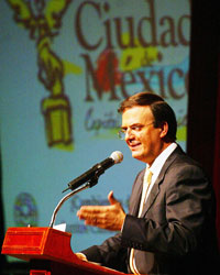 Ebrard: el DF, con el plan social m&aacute;s amplio del pa&iacute;s