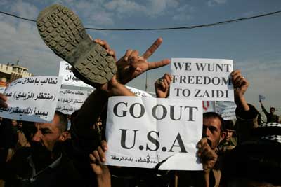 Apoyo al periodista que lanz&oacute; sus zapatos a Bush