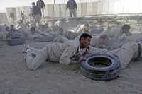 Fuerzas especiales de Irak son adiestradas en la ciudad de Hillah bajo supervisión de comandos militares estadunidenses