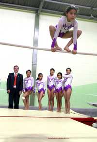 El jefe de Gobierno del Distrito Federal, Marcelo Ebrard, ayer al inaugurar los gimnasios en el deportivo Hermanos Galeana