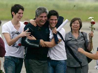 Entregan las FARC otro reh&eacute;n prometido